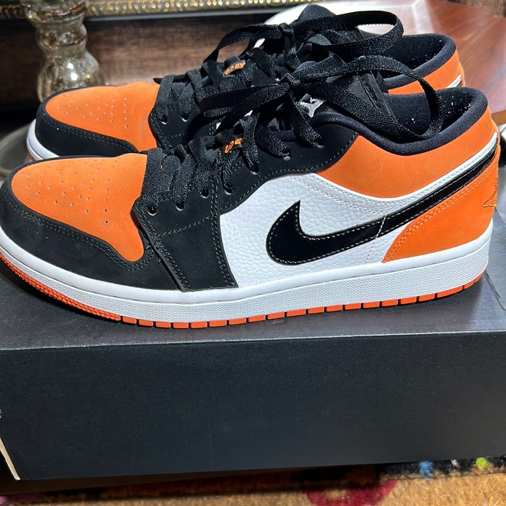 Air Jordan 1 Low “Shattered Backboard”.  White/Black-Starfish Men’s 9 MINT